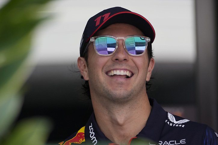 Le Mexicain Sergio Perez peut avoir le sourire. Il partira en pole position avec sa Red Bull. © KEYSTONE/AP/Luca Bruno