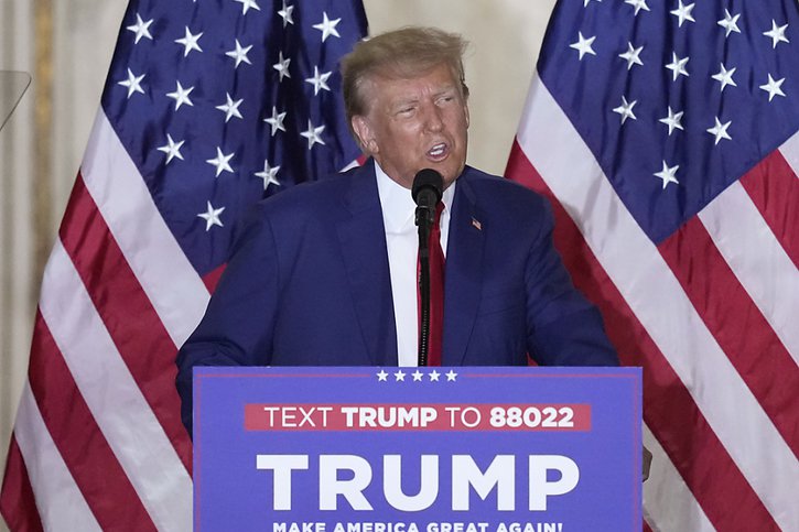 Donald Trump s'est rendu à Mar-a-Lago après sa comparution devant un tribunal new-yorkais. © KEYSTONE/AP/Rebecca Blackwell