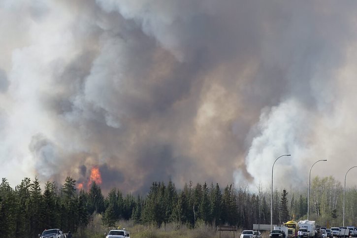 Sur les 94 feux de forêt encore actifs dans l'Alberta, 26 sont hors de contrôle (archives). © KEYSTONE/AP The Canadian Press/JONATHAN HAYWARD