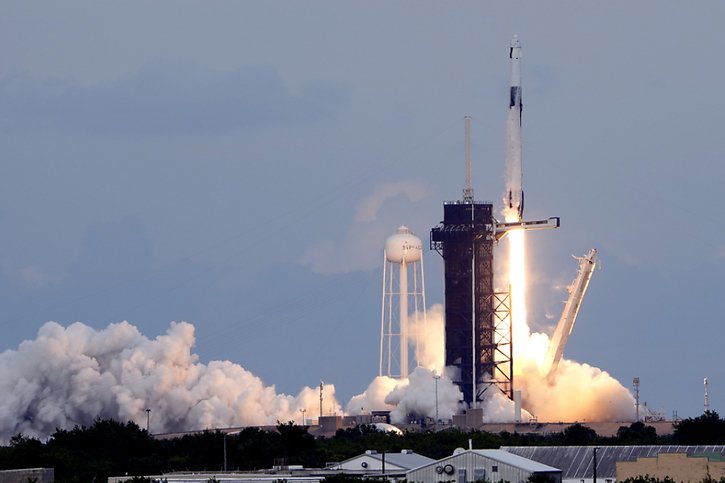 La fusée Falcon 9 de SpaceX s'est élancée du centre spatial de Cap Canaveral, en Floride. © KEYSTONE/AP/John Raoux