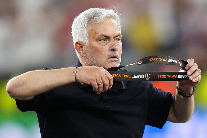 L'entraîneur de l'AS Roma, Jose Mourinho, s'est montré insultant vers le corps arbitral. © KEYSTONE/AP/Petr David Josek