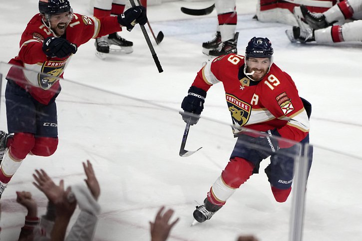 Matthew Tkachuk (19) pourrait être le grand homme des play-off 2023 de NHL © KEYSTONE/AP/Lynne Sladky