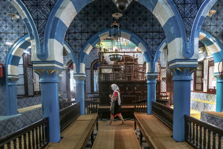 Réputée pour sa mixité religieuse, Djberba compte des églises et des synagogues (ici la Ghriba, a plus ancienne synagogue d'Afrique, archives). © KEYSTONE/AP/MOSA'AB ELSHAMY