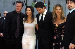 Des acteurs de "Friends" rendent hommage à Matthew Perry
