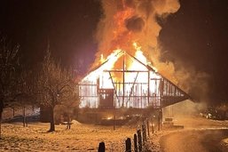 Une personne blessée dans l’incendie d’une ferme à Wünnewil-Flamatt