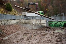 Après les intempéries, opération nettoyage au barrage de Montsalvens