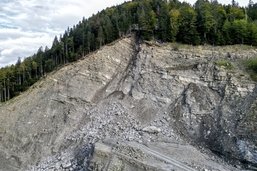 Après la catastrophe de 1994, la route de Falli-Hölli, près de Plasselb, est de nouveau le théâtre de glissements de terrain