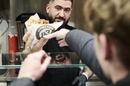 Kebab: Ugur Salli, l’homme qui fait un tabac au «83» et sur les réseaux sociaux