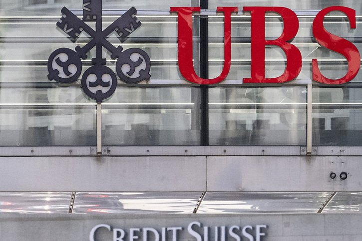 Pour le FMI, l'acquisition du Credit Suisse par UBS, facilitée par l'Etat, a stabilisé les marchés. (archive) © KEYSTONE/ENNIO LEANZA