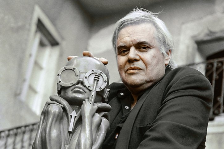 Hans Ruedi Giger est né le 5 mai 1940 à Coire. Il s'est lancé dans une carrière d'artiste et a collaboré avec de nombreux cinéastes (archives). © KEYSTONE/FABRICE COFFRINI