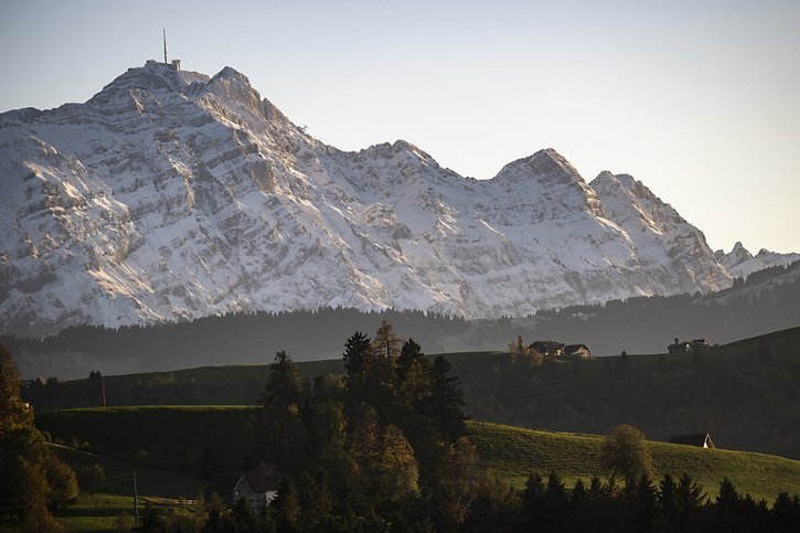 Le sommet du Säntis, en Suisse orientale, est frappé par plus d'une centaine d'éclairs chaque année (archives). © KEYSTONE/GIAN EHRENZELLER