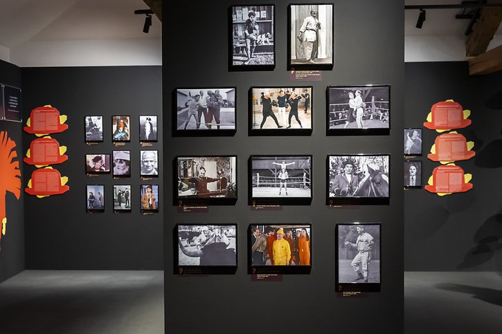 Plus de 300 photos sont réunies dans l'exposition. © KEYSTONE/CYRIL ZINGARO