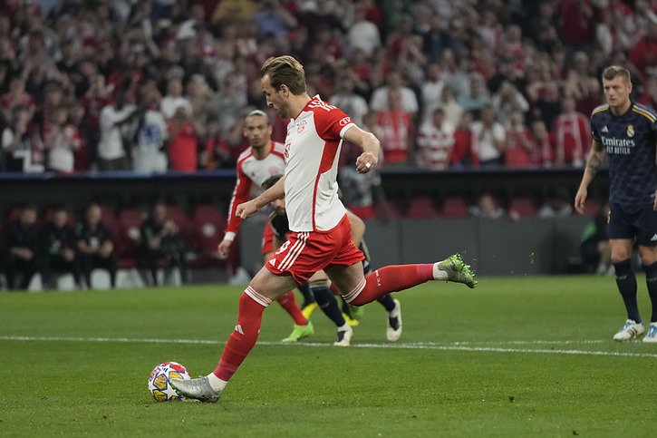 Kane transforme un penalty © KEYSTONE/AP/Matthias Schrader