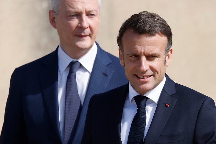 A gauche, le ministre français de l'Economie Bruno Le Maire. © KEYSTONE/EPA/LUDOVIC MARIN / POOL