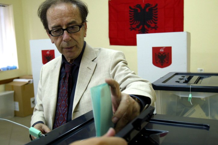 L'écrivain albanais Ismail Kadare est décédé. Il avait 88 ans (archives) © KEYSTONE/AP/VISAR KRYEZIU