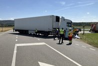 Avenches: Un motocycliste perd la vie dans un accident impliquant un camion