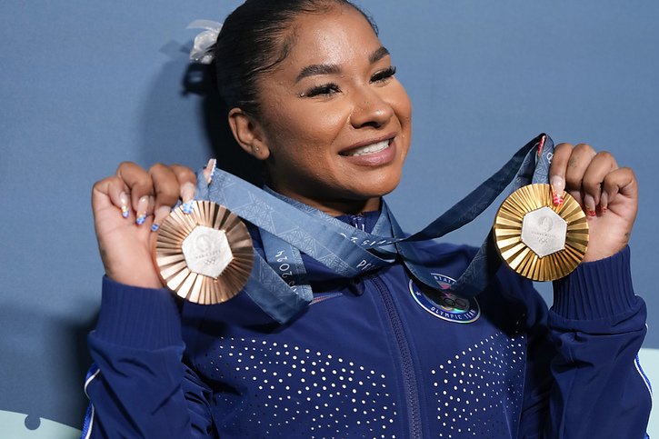 Jordan Chiles fait recours devant le TF pour récupérer sa médaille de bronze au sol © KEYSTONE/AP/Charlie Riedel